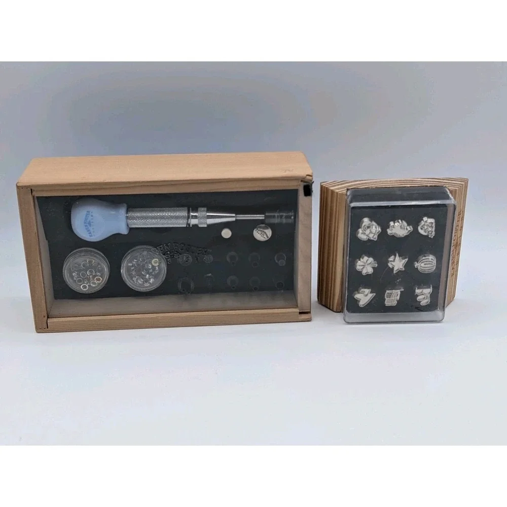 Karen Foster Clikit Multi Spring Action Tool & Themed Embossed Holiday Set